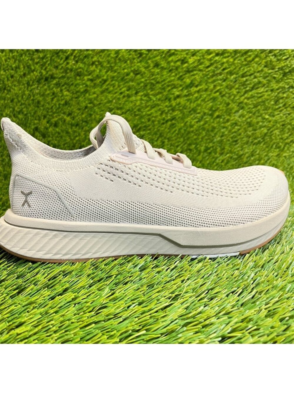 Flux Adapt Runner Sand Gum Womens Size 8 Athletic Running Athletic Knit Shoes